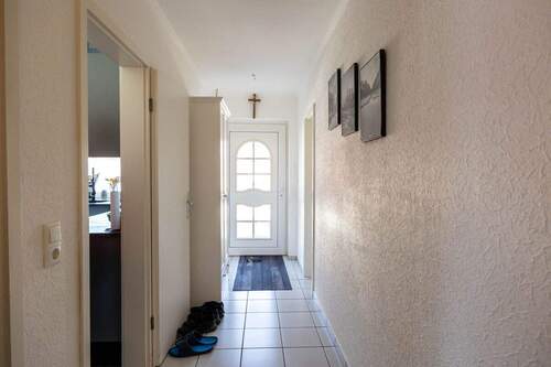 Flur - 4 Zimmer Etagenwohnung in Delmenhorst