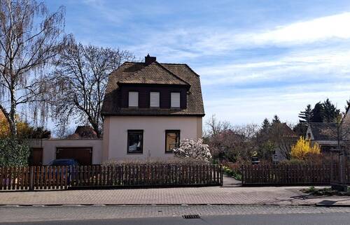 Straßenansicht - Großes, zentrales Grundstück mit super Anbindung