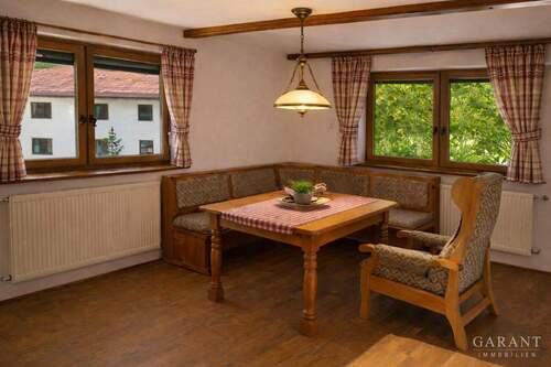 Wohnzimmer - Etagenwohnung mit 84,00 m&sup2; in Bischofswiesen zum Kaufen