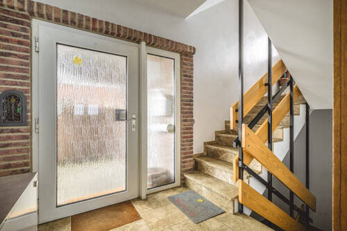 Eingangsbereich mit Treppenhaus - 6 Zimmer Mehrfamilienhaus, Wohnhaus in Herzogenrath