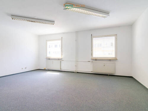 Großzügiges Schlafzimmer - 2 Zimmer Etagenwohnung in Weil am Rhein