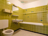 Badezimmer mit Badewanne - Etagenwohnung mit 67,90 m² in Weil am Rhein zum Kaufen