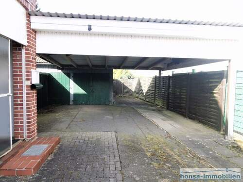 Carport - hinter ehemalige Stallungen - 