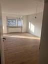 Wohnzimmer - Frisch kernsanierte 2-Zimmer-Wohnung mit Balkon in Nürnberg - Erstbezug nach Sanierung