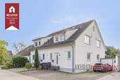 Hausansicht - ****Anspruchsvolle Doppeleckhaus in Spielstraße in ruhiger Lage von Richrath****