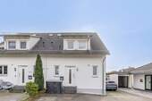 Hausansicht - 5 Zimmer Reihenendhaus zum Kaufen in Langenfeld (Rheinland)