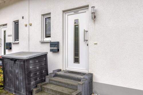 Zugang - 5 Zimmer Reihenendhaus in Langenfeld (Rheinland)