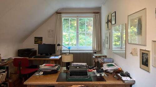 Zimmer im Dachgeschoss mit Blick ins Grüne - 