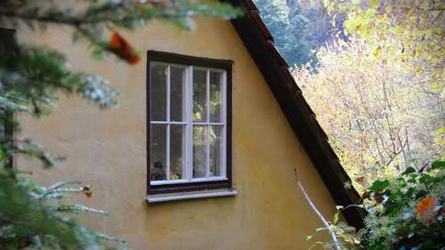 Liebevoll gestaltete Sprossenfenster - 