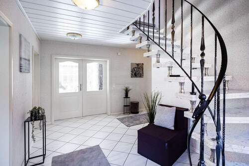 Entreé - 6 Zimmer Einfamilienhaus in BI-Heideblümchen