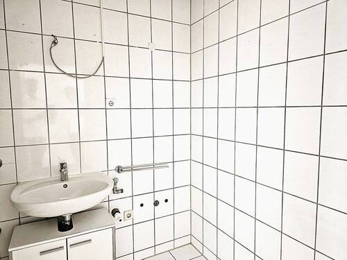 6.1 Badezimmer mit WM-Anschluß20250519_190534.jpg - 