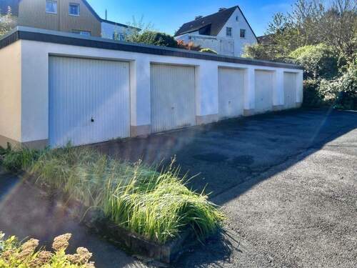 Garagen - 9 Zimmer Mehrfamilienhaus, Wohnhaus in Schwerte