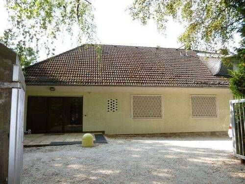 Außenansicht - Großzügige Büroetage in einem bezaubernden Villenanwesen!!