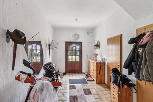 Diele - 7 Zimmer Mehrfamilienhaus, Wohnhaus in Lüchow