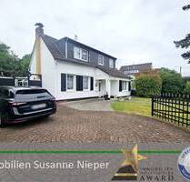 Charmantes, freistehendes Einfamilienhaus mit Wintergarten und Atelier in Solingen Aufderhöhe