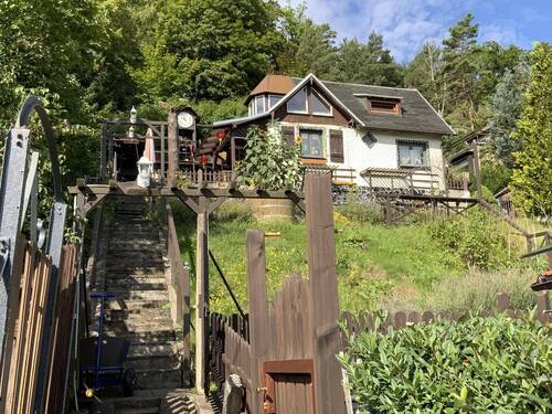 Treppe und Vorderansicht - 3 Zimmer Bungalow zum Kaufen in Rudolstadt
