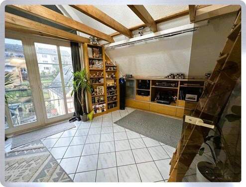 Wohnzimmer Rechts - 5 Zimmer Etagenwohnung in Geisenheim