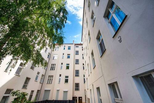 InnenhofFassade - 2 Zimmer Etagenwohnung in Berlin