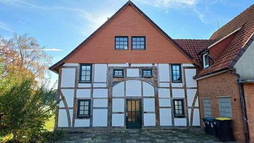 Haus vorn - 9 Zimmer Einfamilienhaus zum Kaufen in Buchholz