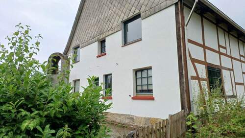 Haus hinten - 9 Zimmer Einfamilienhaus in Buchholz