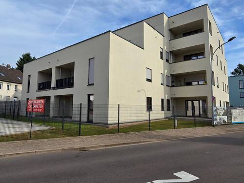 Seitenansicht - Mehrfamilienhaus, Wohnhaus mit 1,57 m&sup2; in Neunkirchen zum Kaufen