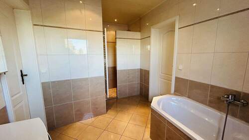 …und Dusche - 3 Zimmer Reihenendhaus in Laage