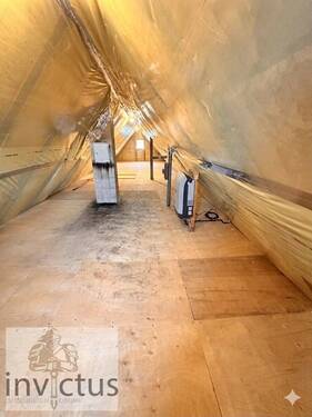 Spitzboden mit Wechselrichter - 