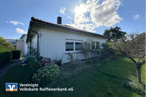 Badezimmer Einliegerwohnung - Attraktives Zweifamilienhaus mit großem Grundstück