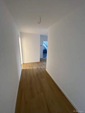 Flur - 3 Zimmer Etagenwohnung zum Kaufen in Bad Zwischenahn