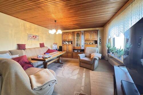 Wohnzimmer - 3 Zimmer Bungalow zum Kaufen in Strukdorf