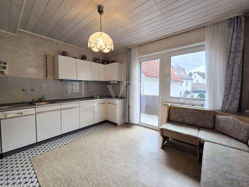 Wohnküche OG Nebenhaus mit Zugang zum Balkon - 