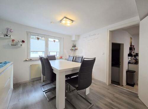 Gemütliches Esszimmer im Vorderhaus - Einfamilienhaus mit 265,00 m&sup2; in Neu-Anspach zum Kaufen