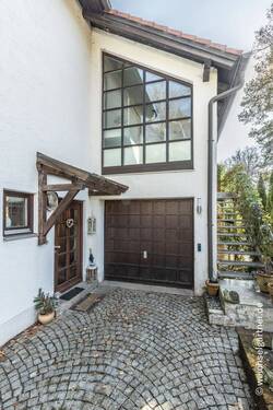 Garage u. Treppe ins DG-Studio - 