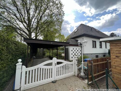 Vorderansicht mit Carport - 3 Zimmer Einfamilienhaus in Hoppegarten