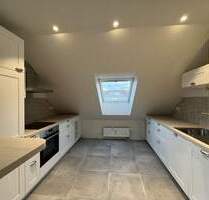 Wohnen mit Aussicht zentral in Oberkirch. 2-Zi.-Whg. mit neuer Einbauküche und Balkon sowie Tiefgaragenstellplatz