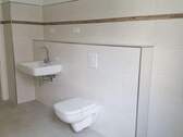 WC und Waschbecken - 