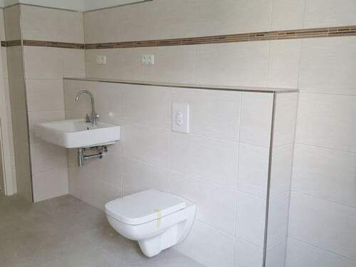 WC und Waschbecken - 