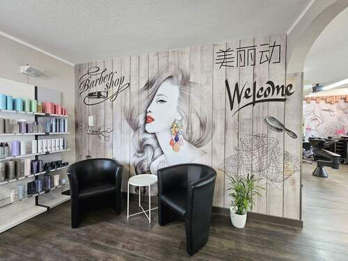 Friseursalon im Erdgeschoss - 