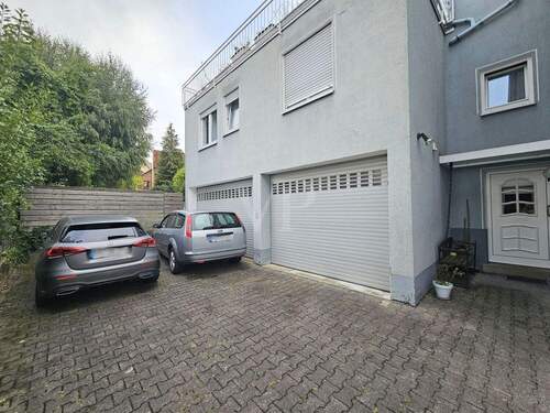 Viel Platz im Hof und Garage - 5 Zimmer Mehrfamilienhaus, Wohnhaus zum Kaufen in Neu-Anspach
