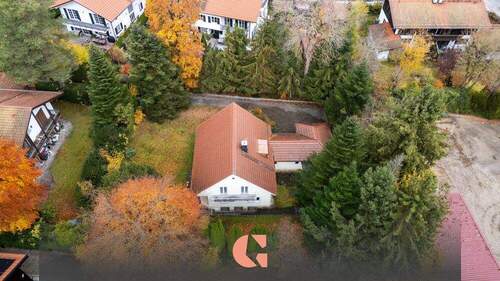 Luftbild - Baugrundstück mit Raum für Ideen in Oberhaching-Deisenhofen