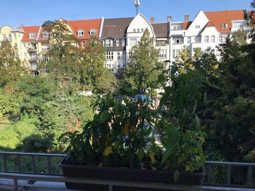 Blick vom Balkon - ***KAUF*** Sonnige 2-Zimmer-Wohnung in PANKOW mit Balkon #BEZUGSFREI# **KEINE MAKLER BITTE**