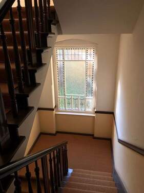 Treppenhaus - 2 Zimmer Etagenwohnung in Berlin