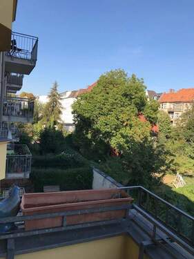 seitlicher Blick vom Balkon - 