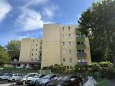 Außenansicht mit Stellplätzen - Etagenwohnung mit 91,00 m&sup2; in Detmold zum Kaufen