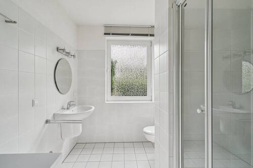 Tagesbelichtetes Duschbad - 