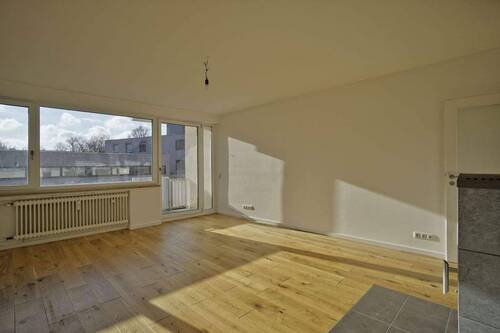 Sonnenlage - Wohnraum - 2 Zimmer Etagenwohnung zum Kaufen in München