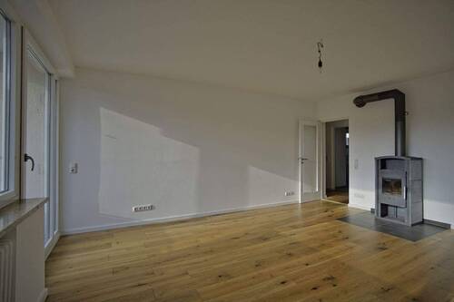 Wohnraum - 2 Zimmer Etagenwohnung in München