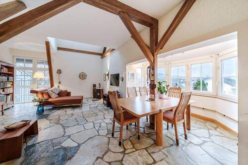 Wohnessbereich mit Erker - 7 Zimmer Einfamilienhaus zum Kaufen in Neu-Anspach