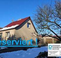 Haus, Garagen und Garten mit 766 m². - Anklam