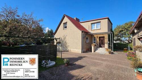 Zwischen Haus und Nebengebäude!.jpg - 